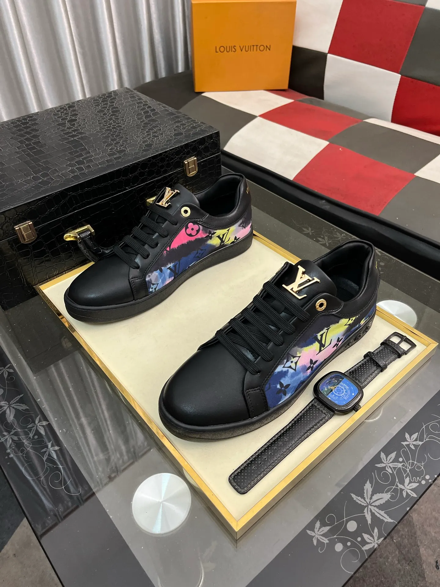 Men's shoes💰400⌚️⌚️"LV" latest men's casual shoes, genuine leather lining, rubber wear-resistant outsole, fine lines and beautiful strips, not too much decoration, European and American style, comfortable and high-end, code number: 38 to 44 45 can be customized, 3️⃣colors are available